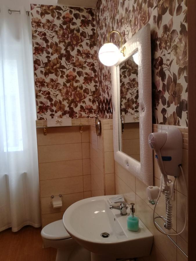 B&B Abatjour - Ambiente Sanificato - Test Antilegionella Assolto Фоджиа Экстерьер фото