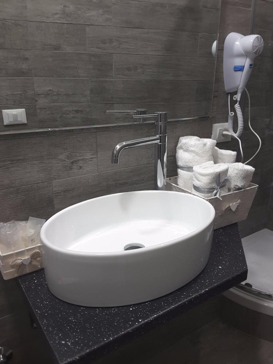 B&B Abatjour - Ambiente Sanificato - Test Antilegionella Assolto Фоджиа Экстерьер фото