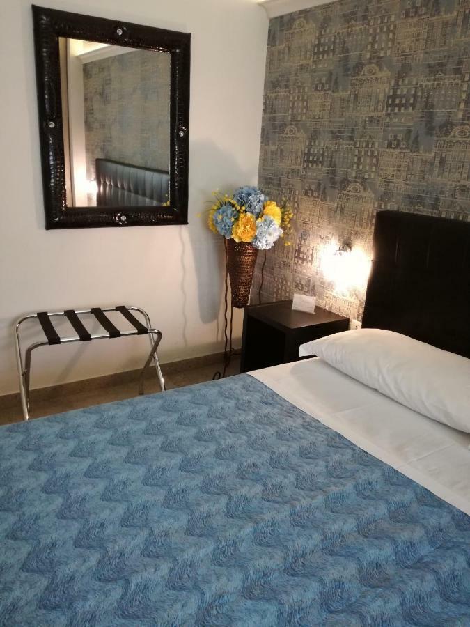 B&B Abatjour - Ambiente Sanificato - Test Antilegionella Assolto Фоджиа Экстерьер фото