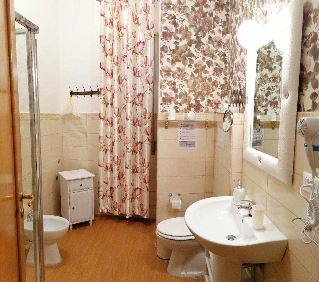 B&B Abatjour - Ambiente Sanificato - Test Antilegionella Assolto Фоджиа Экстерьер фото